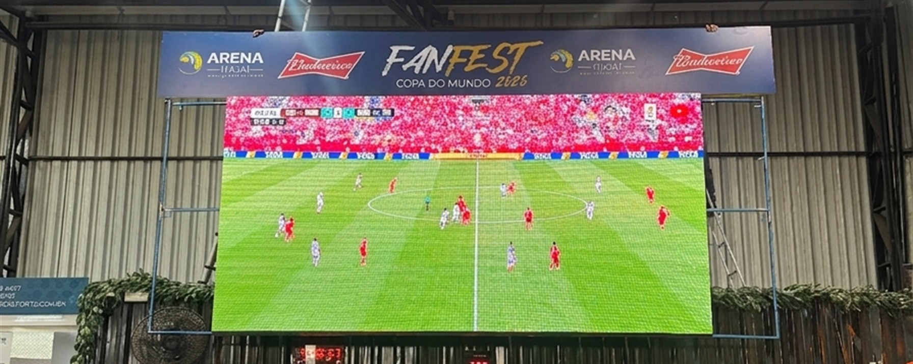 Telão de 4 metros da Arena Itajaí transmitindo jogo durante a Fan Fest
